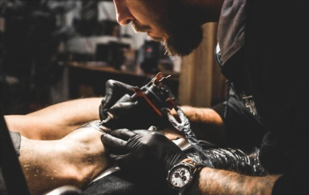 how to choose the best tattoo artist - image